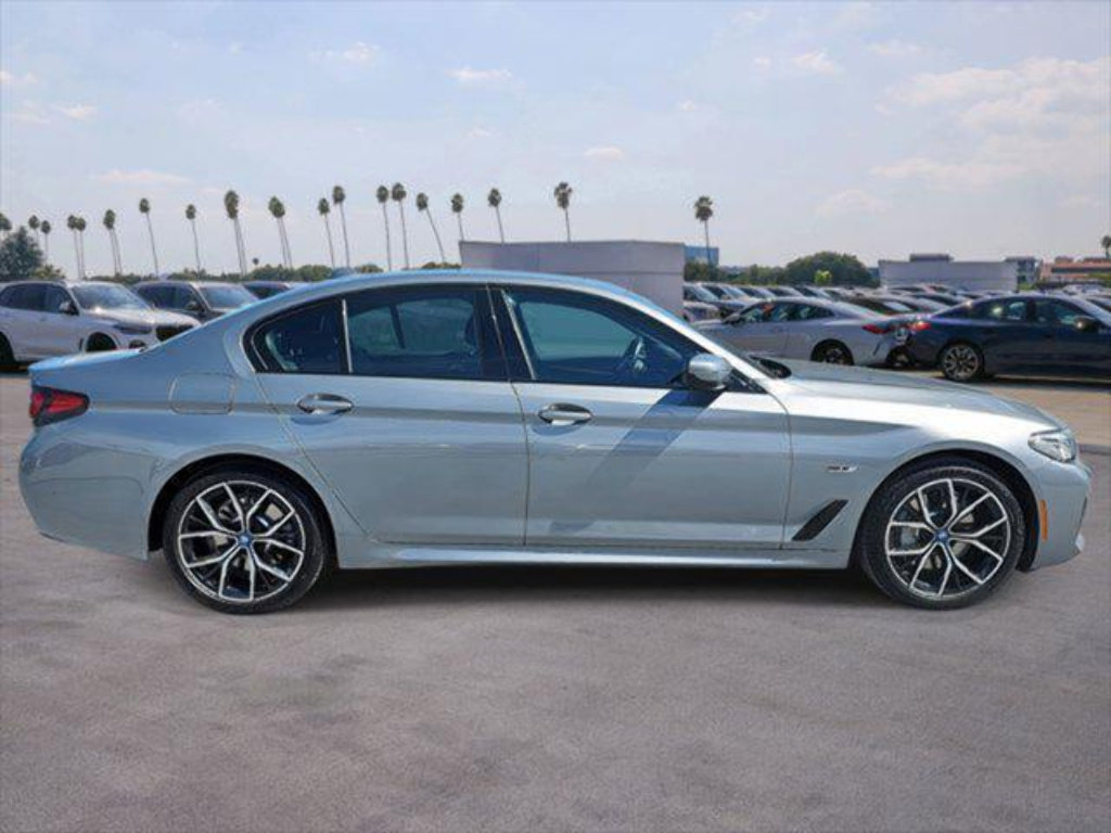 Used 2023 BMW 530e w/ M Sport Package RWD image 4