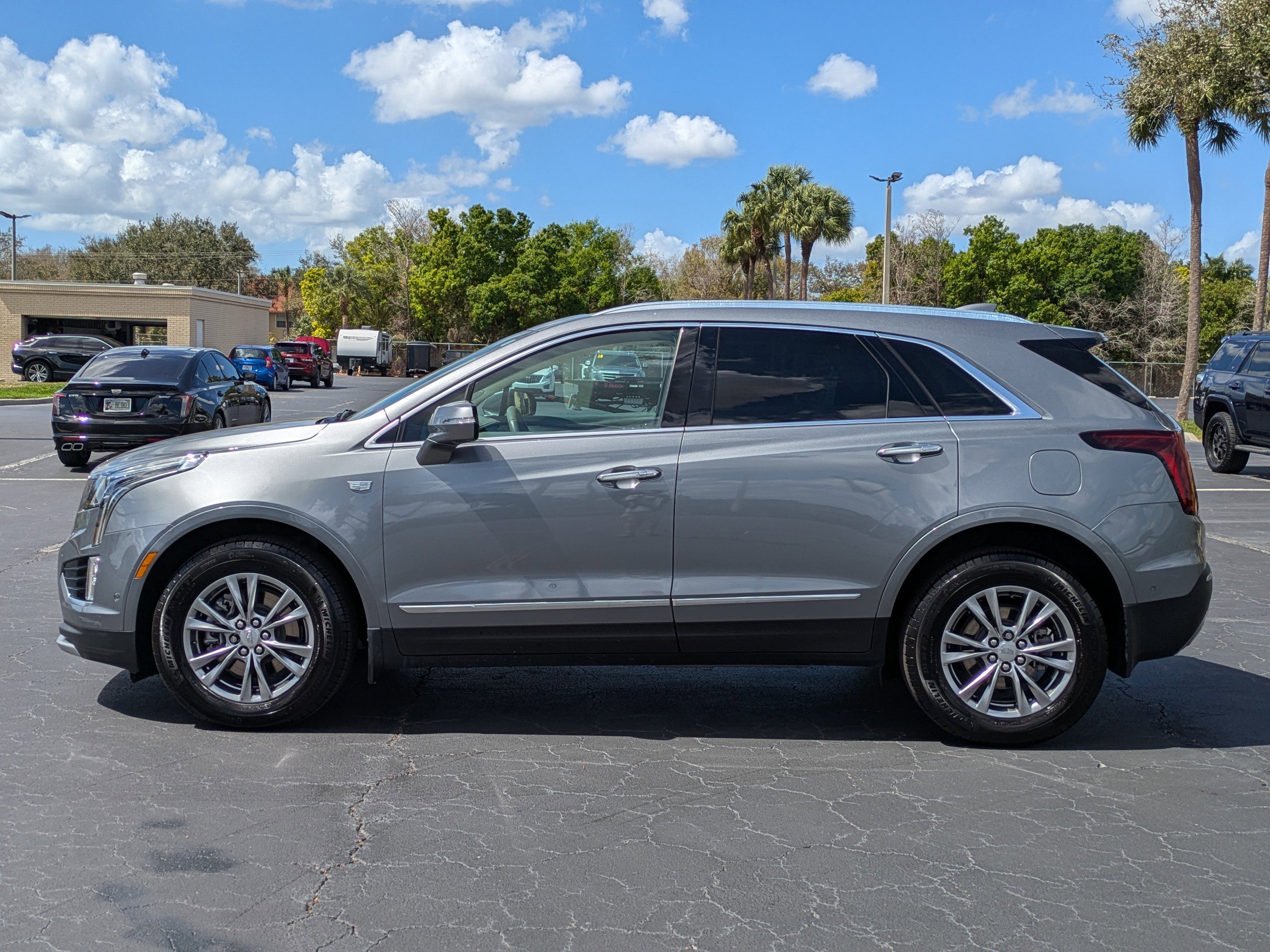 Used 2021 Cadillac XT5 Premium Luxury image 3