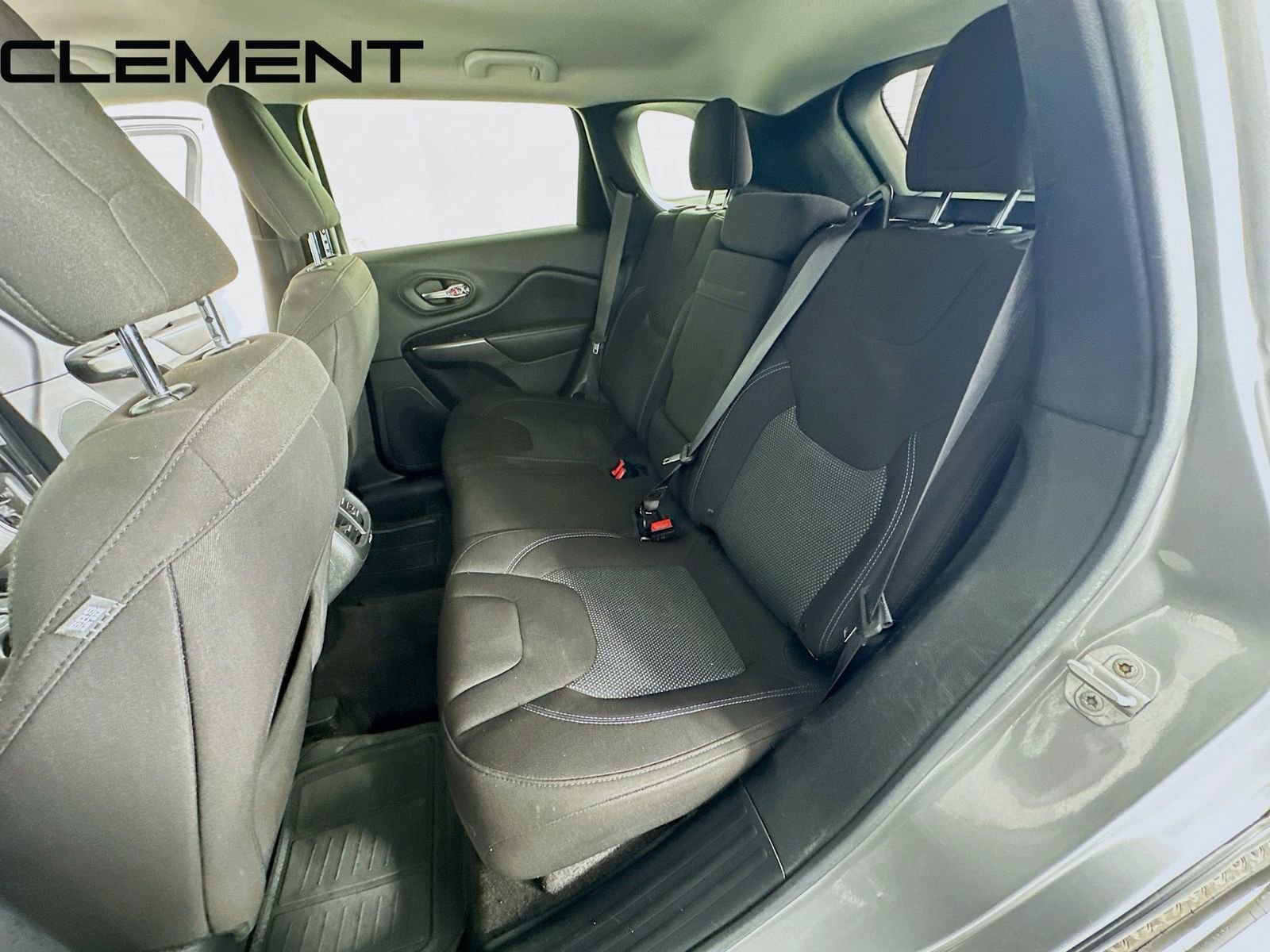 Used 2019 Jeep Cherokee Latitude w/ Cold Weather Group image 32