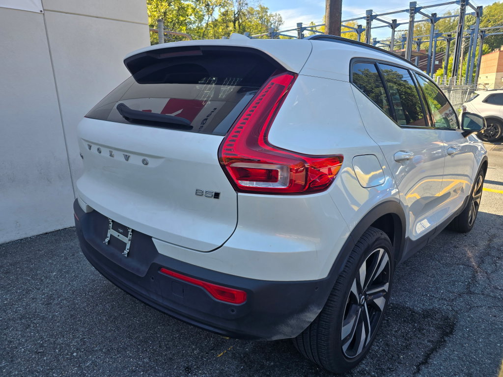 Certified 2025 Volvo XC40 B5 Ultra AWD/4WD image 7