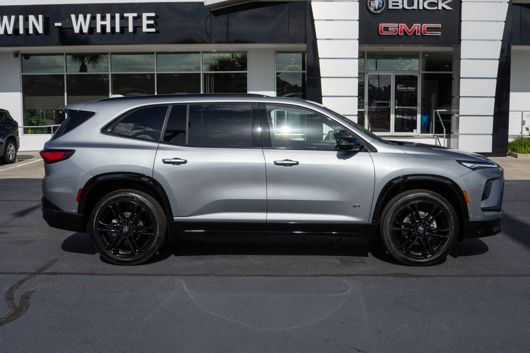 New 2026 Buick Enclave Sport Touring w/ Super Cruise Package image 2