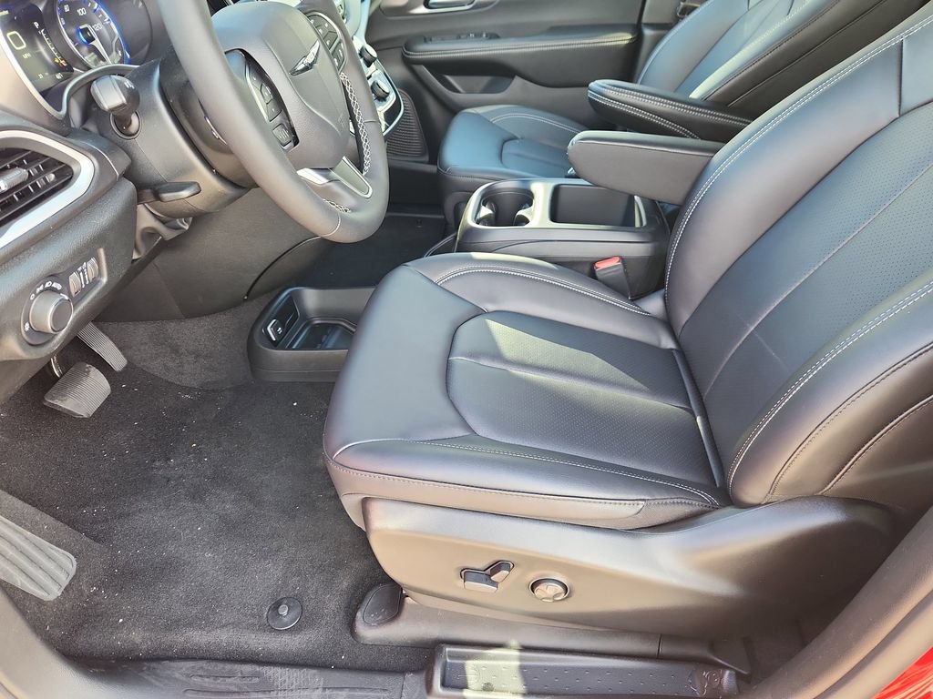 New 2026 Chrysler Voyager LX FWD image 7
