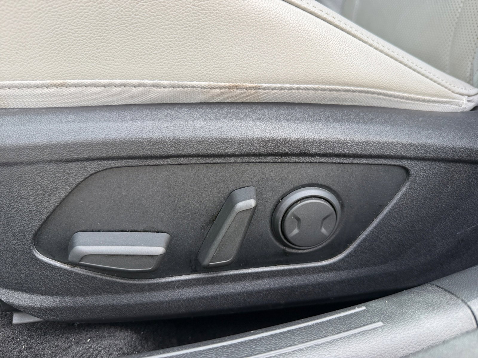 Used 2021 Hyundai Elantra Limited FWD image 14