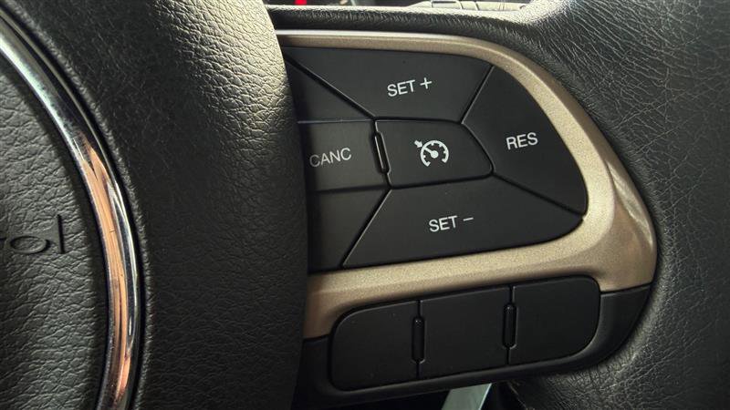 Used 2015 Jeep Renegade Latitude image 25