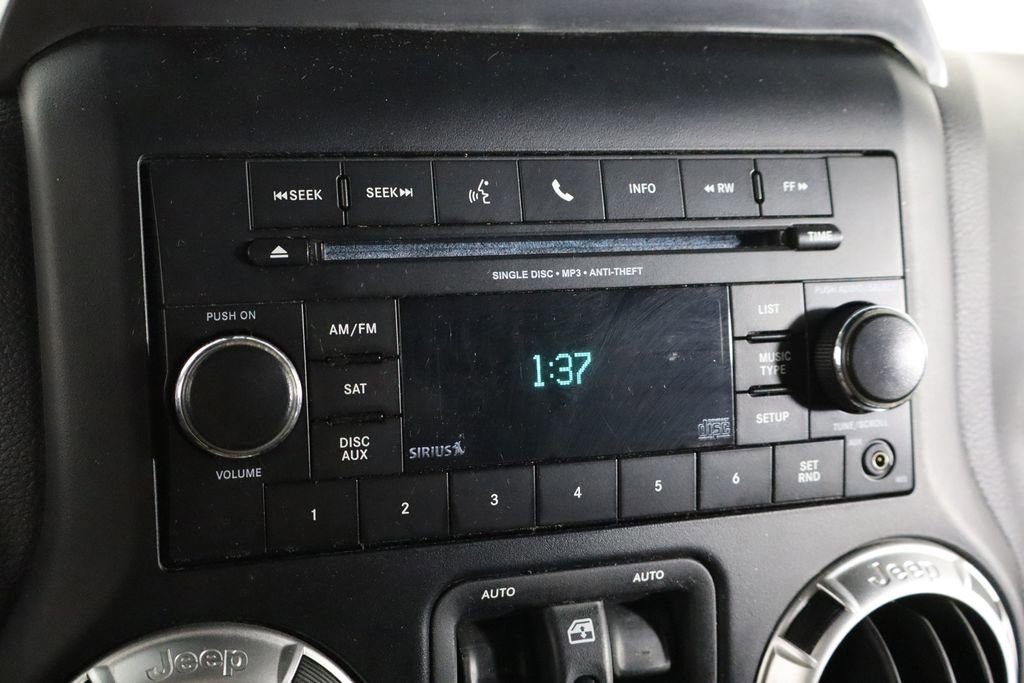 Used 2012 Jeep Wrangler Unlimited Sahara w/ Connectivity Group AWD/4WD image 27