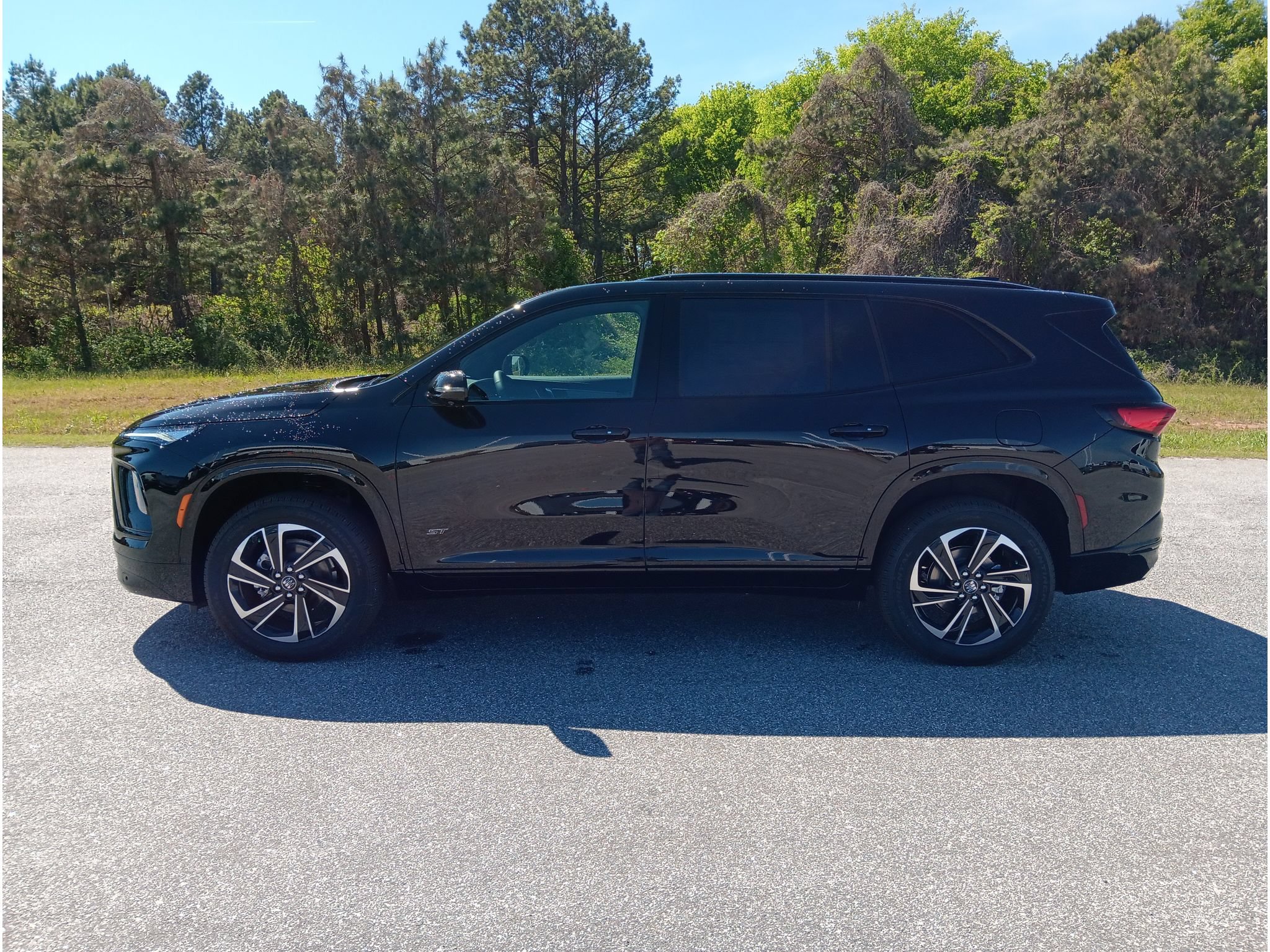 New 2026 Buick Enclave Sport Touring w/ Power Package FWD image 3