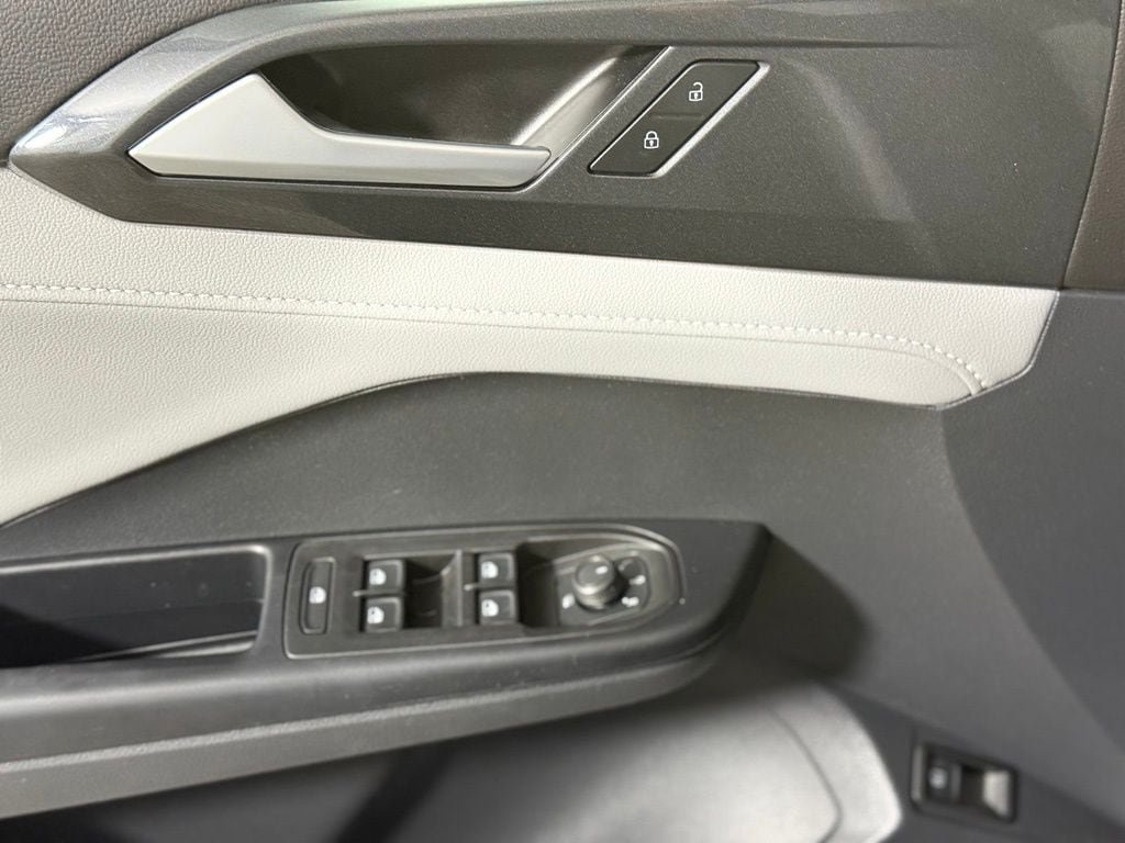 Used 2023 Volkswagen Taos SEL AWD/4WD image 22