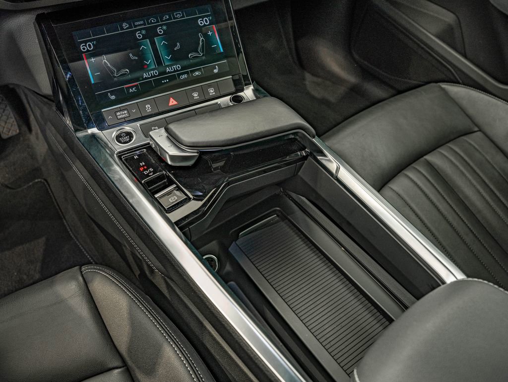 Used 2022 Audi e-tron Premium w/ Convenience Plus Package image 26