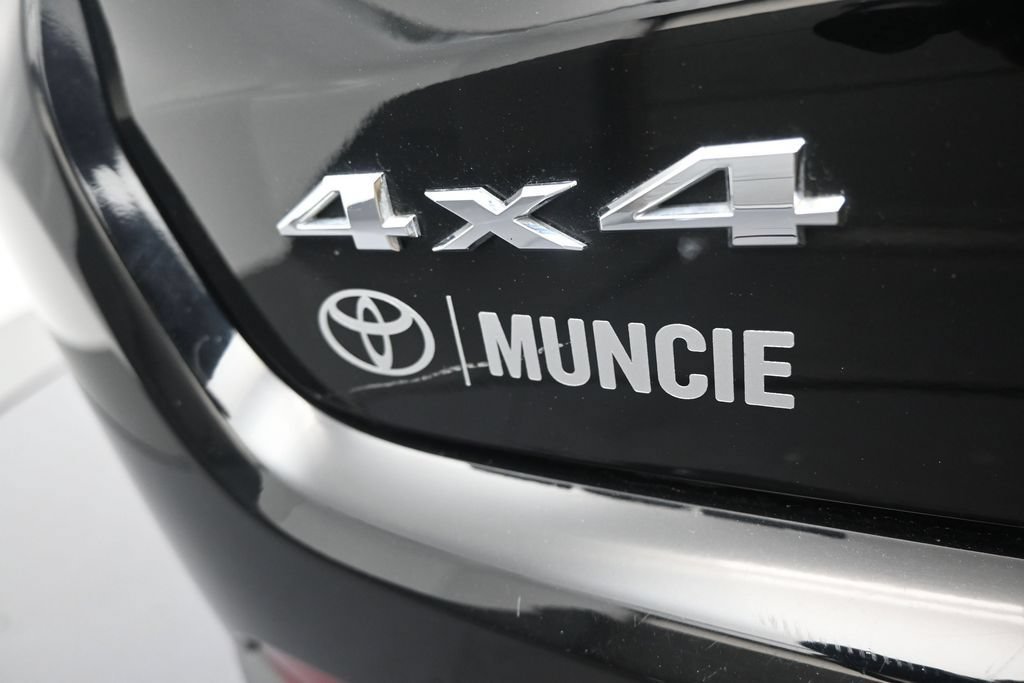 Used 2024 Jeep Compass Latitude AWD/4WD image 32
