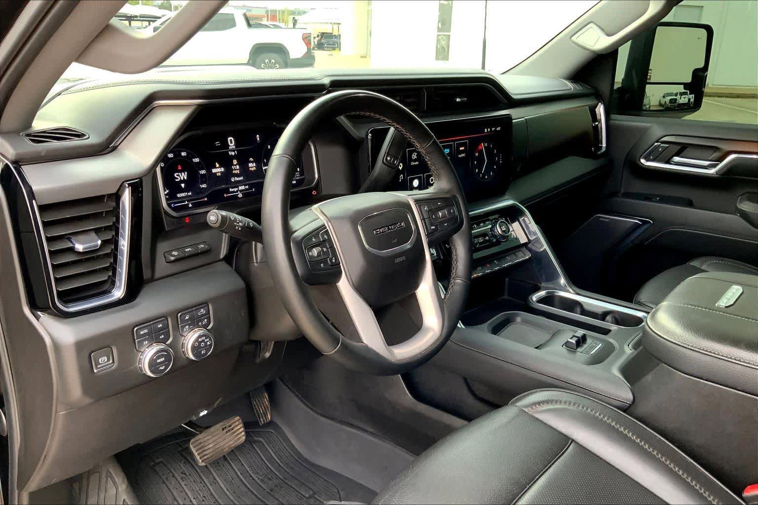 Used 2024 GMC Sierra 2500 Denali w/ Denali Reserve Package AWD/4WD image 18