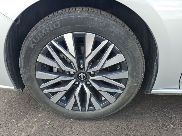 Used 2024 Nissan Altima 2.5 SV image 14