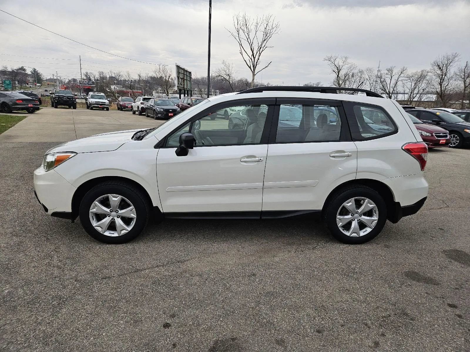 Used 2015 Subaru Forester 2.5i w/ Alloy Wheel Package image 4