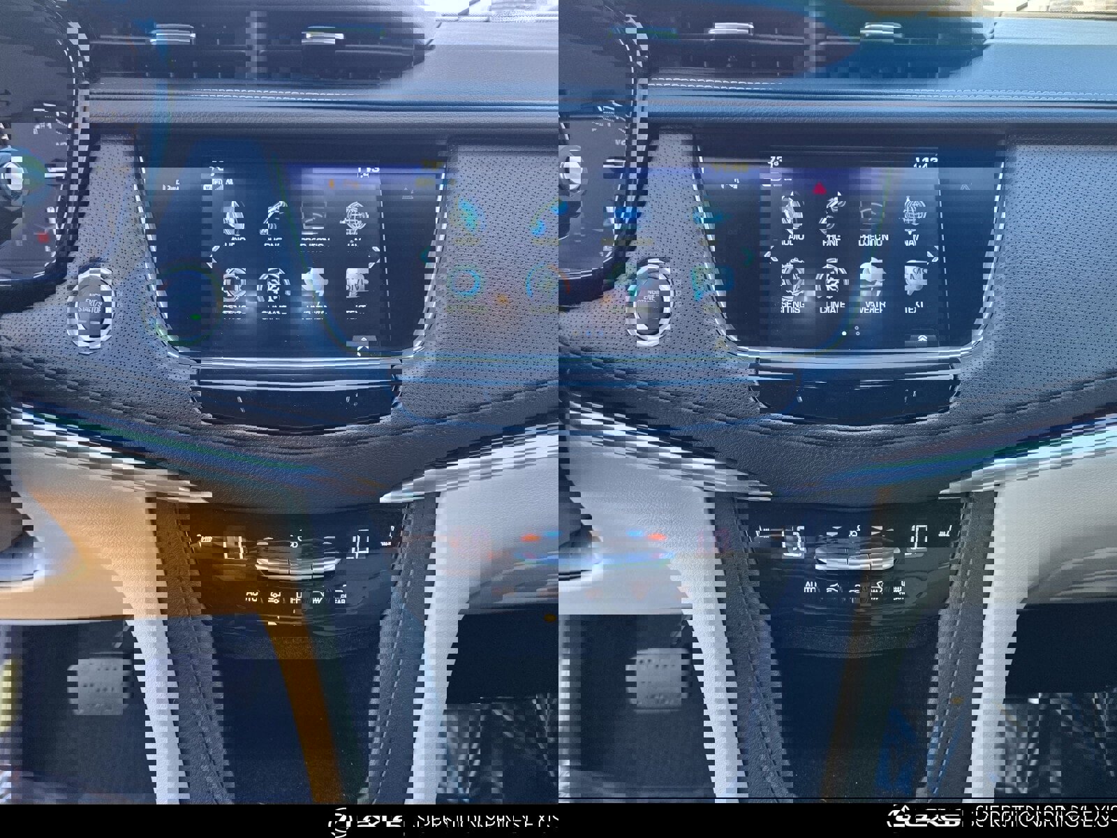 Used 2018 Cadillac XT5 Luxury w/ Driver Awareness Package image 18