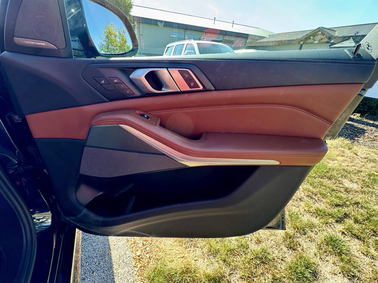 Used 2021 BMW X5 M50i w/ Executive Package image 22