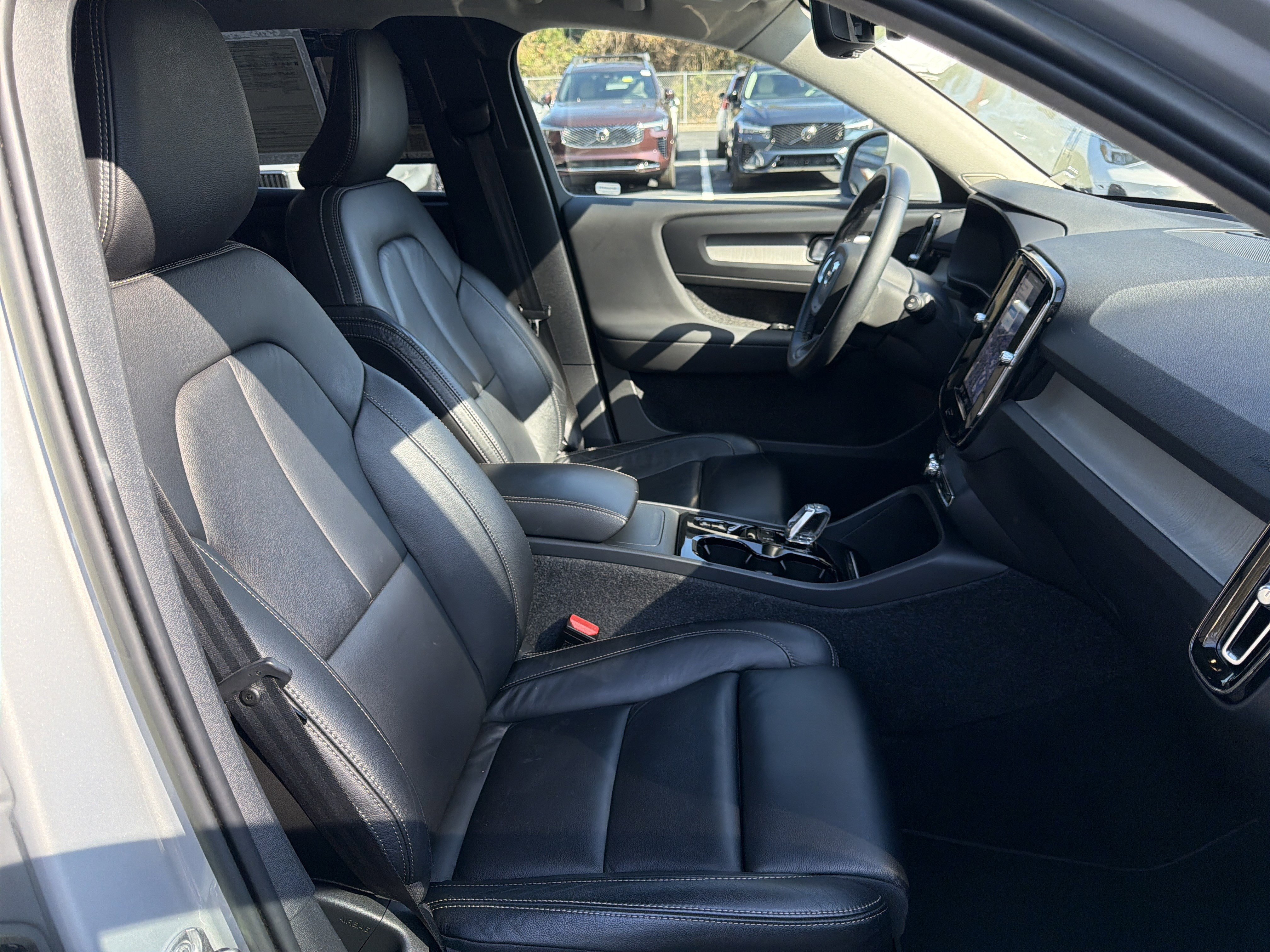 Certified 2023 Volvo XC40 B4 Plus w/ Driver Assist Package image 35