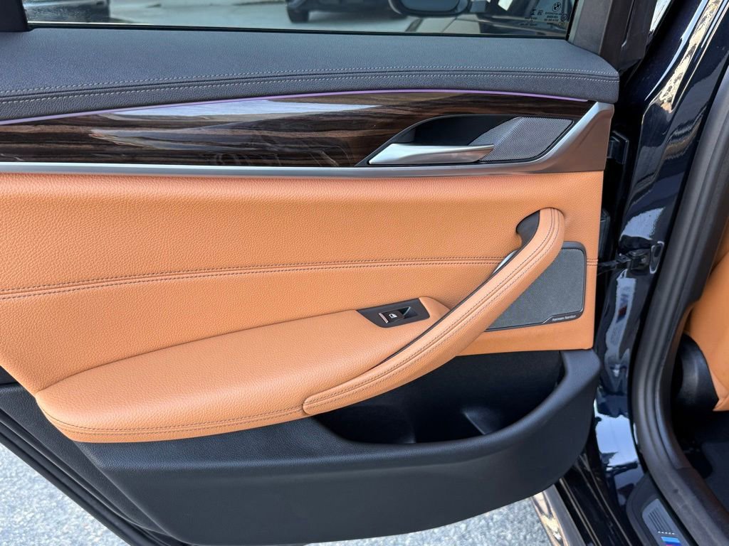 Used 2022 BMW M550i xDrive w/ Premium Package image 24