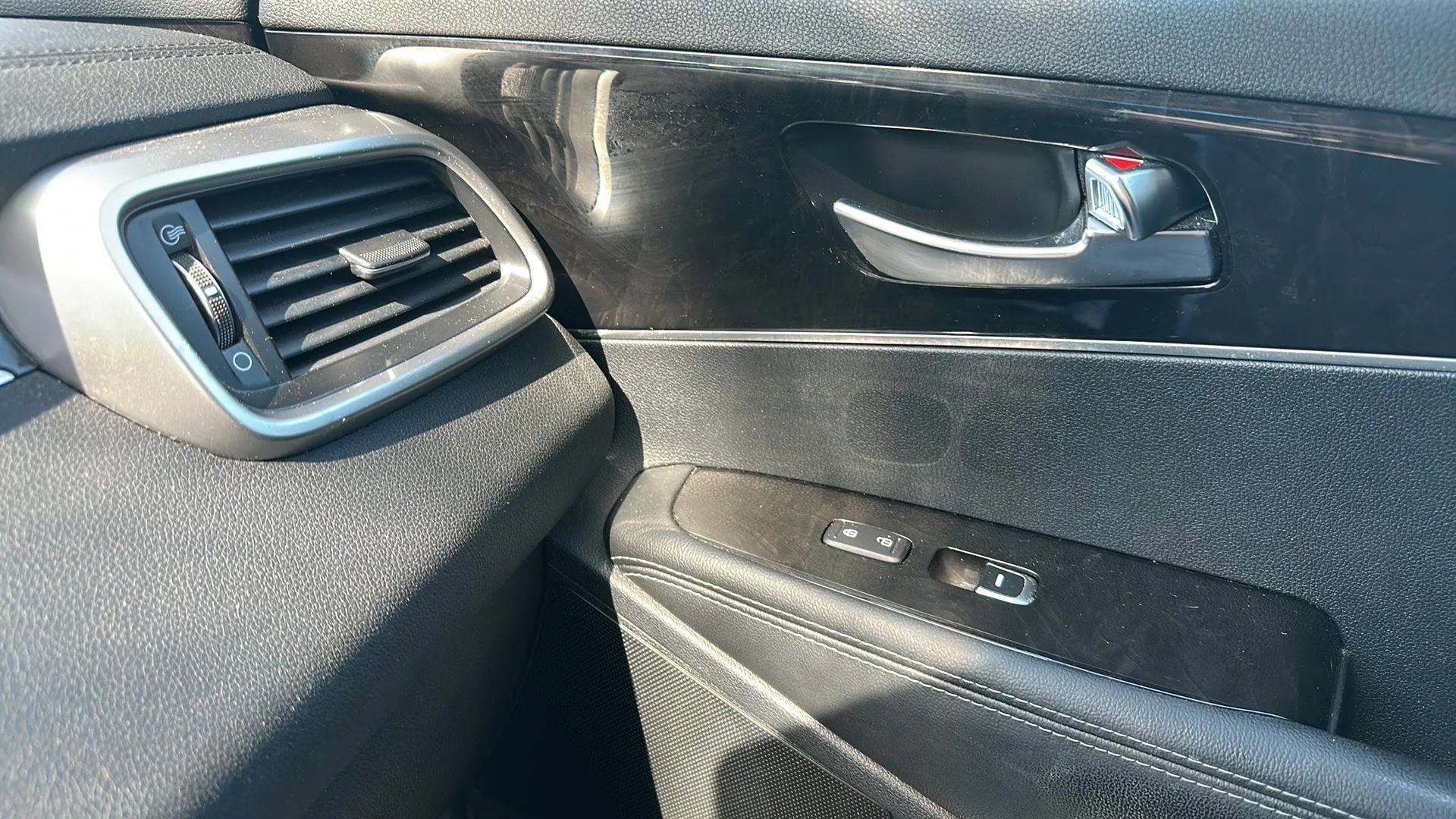 Used 2016 Kia Sorento LX image 40