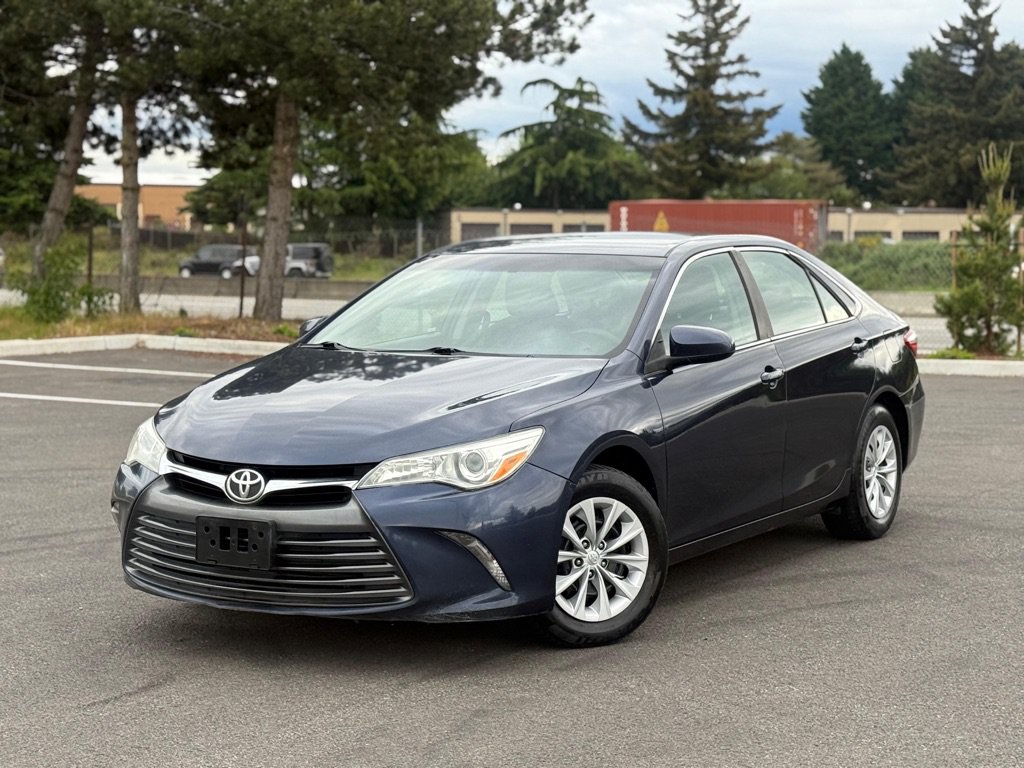 Used 2015 Toyota Camry LE FWD image 1