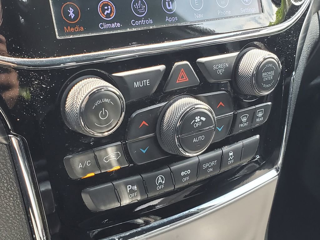 Used 2020 Jeep Grand Cherokee Altitude image 22