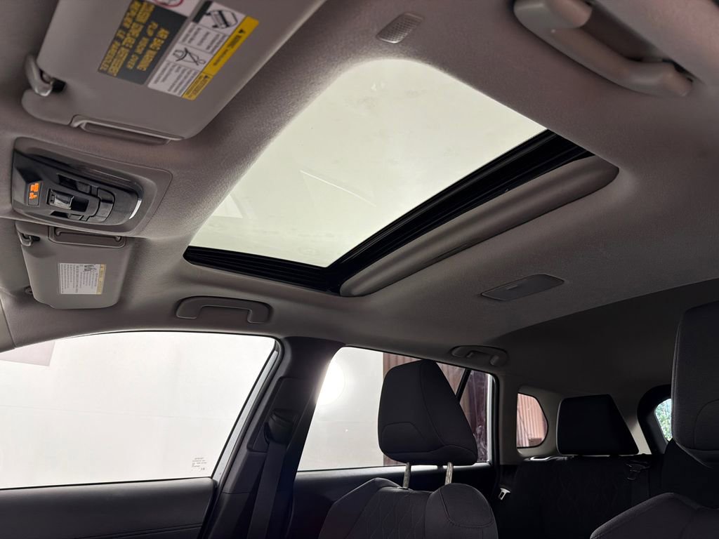 Used 2022 Toyota Corolla Cross LE w/ Moonroof Package FWD image 2
