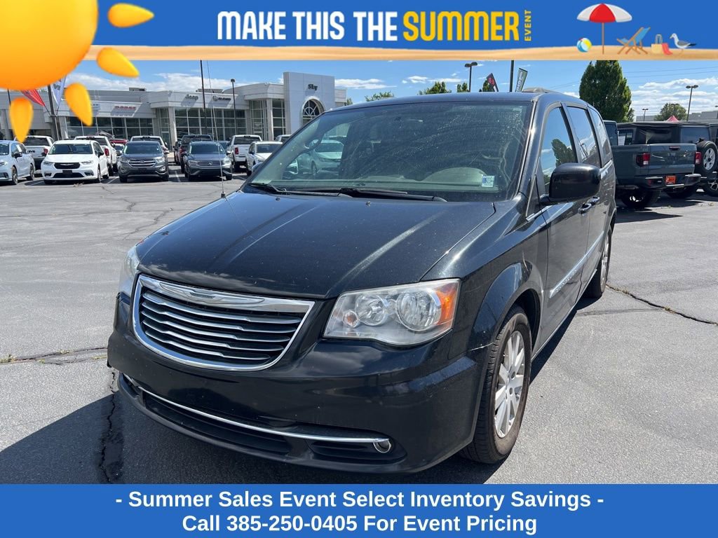Used 2016 Chrysler Town & Country Touring FWD image 2