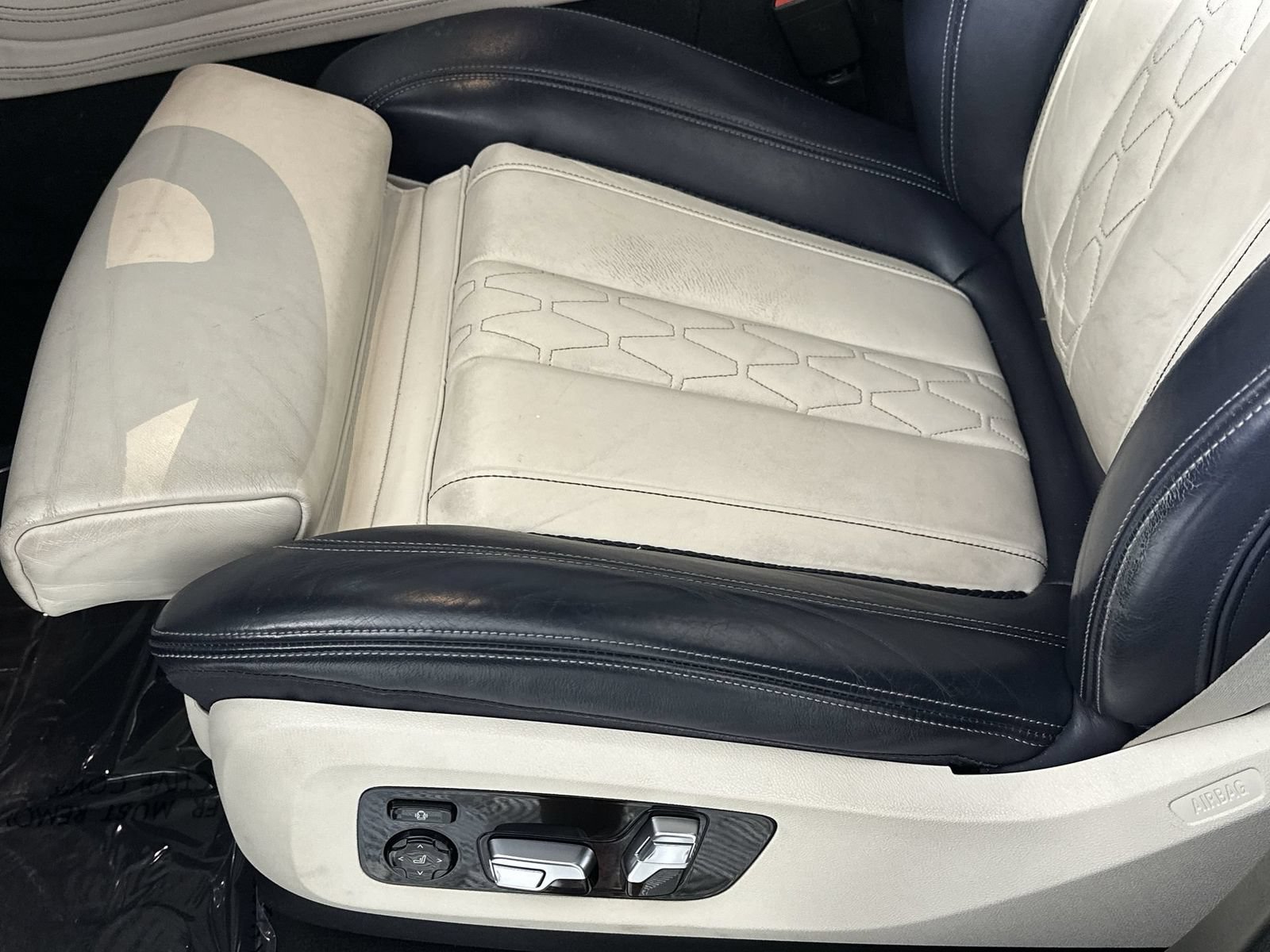 Used 2019 BMW X7 xDrive50i w/ Executive Package AWD/4WD image 12