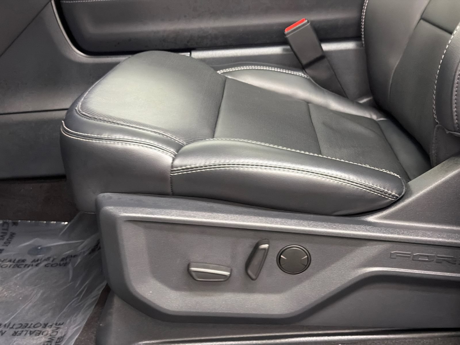 Used 2026 Ford Expedition Platinum w/ Stealth Appearance Package AWD/4WD image 17