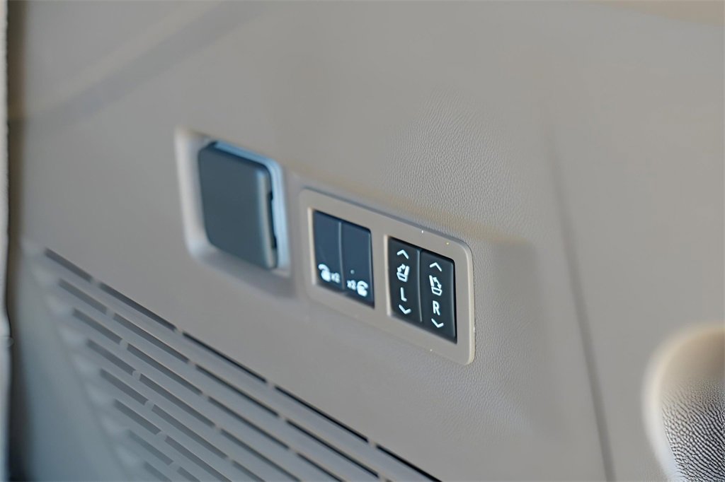 New 2026 GMC Yukon Denali w/ Sun & Power Step Package image 29