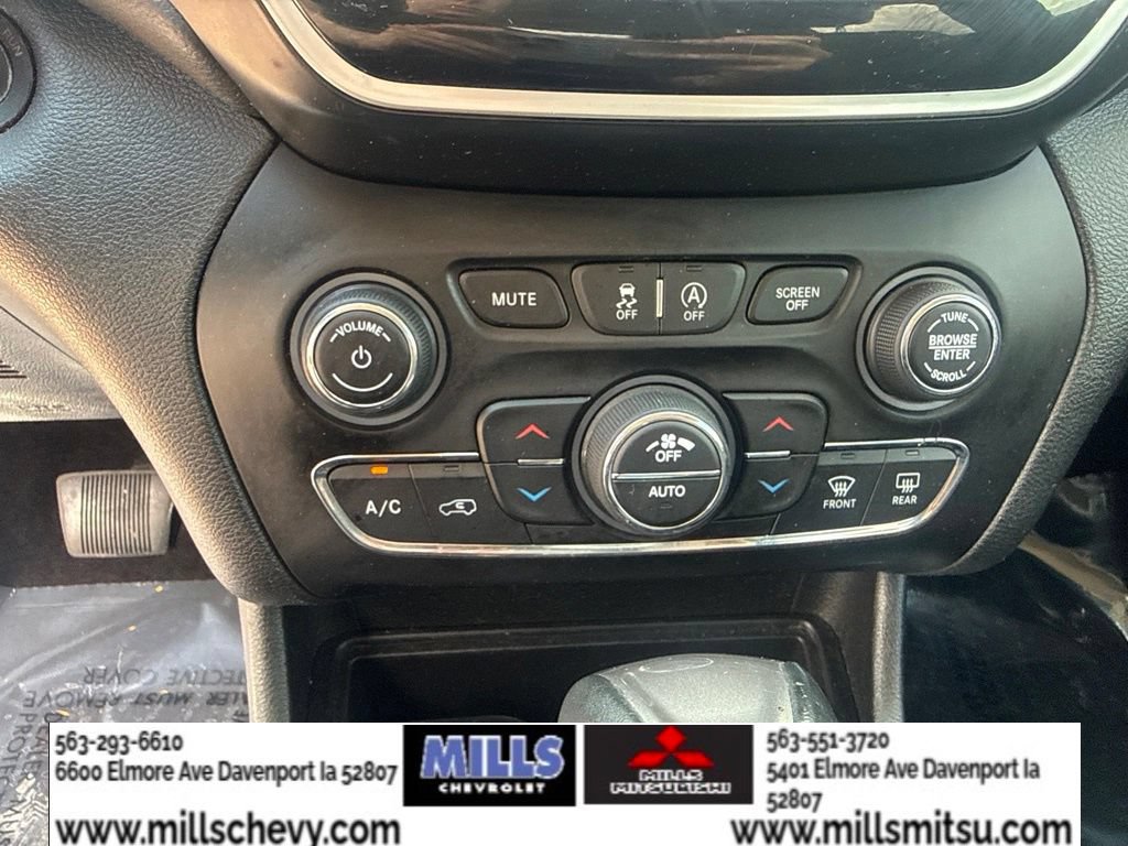 Used 2019 Jeep Cherokee Limited FWD image 18