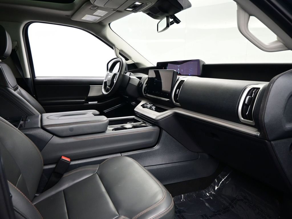 Used 2025 Ford Expedition Active RWD image 13