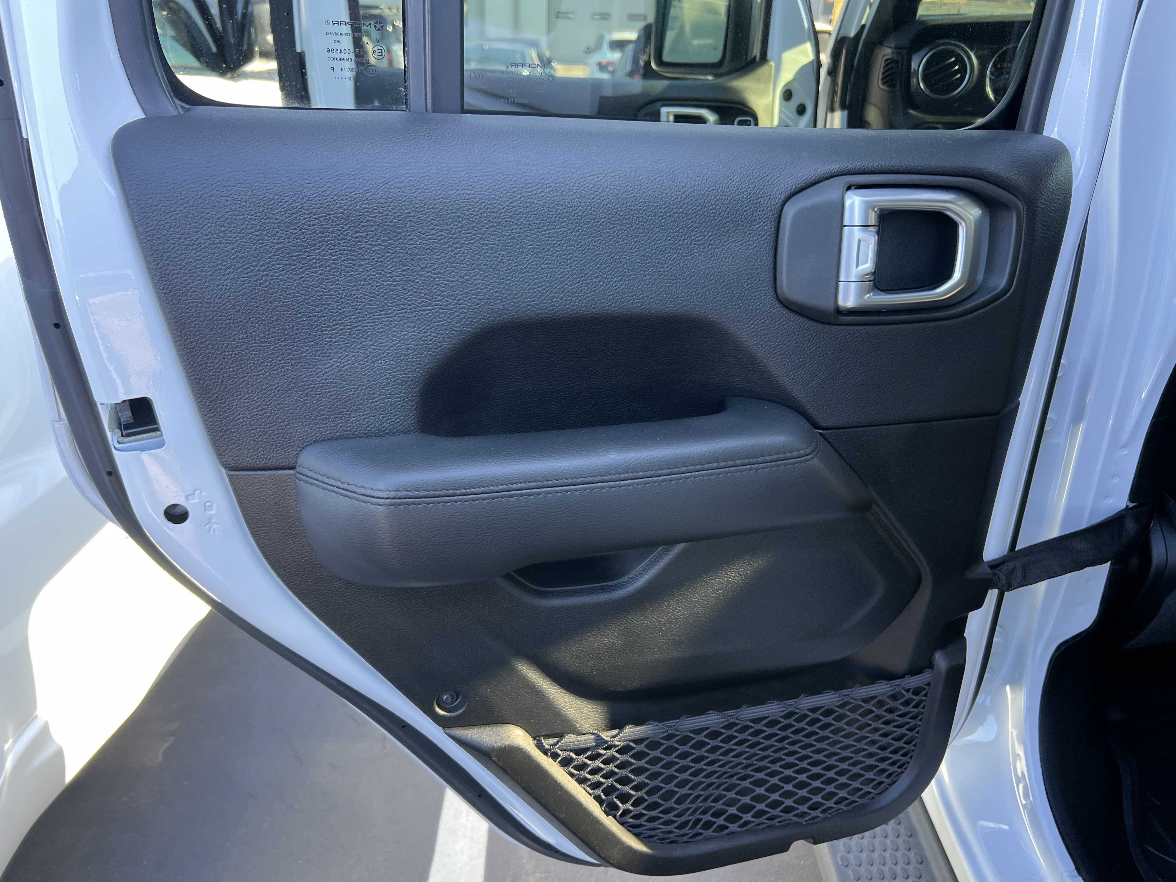 Used 2020 Jeep Wrangler Unlimited Sahara AWD/4WD image 29