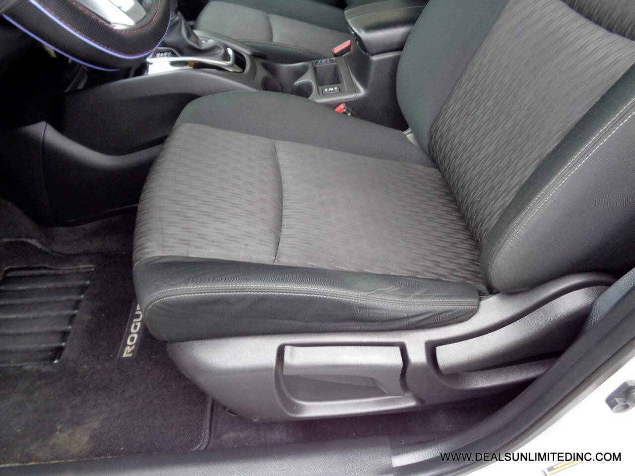 Used 2020 Nissan Rogue S w/ Special Edition Package image 8