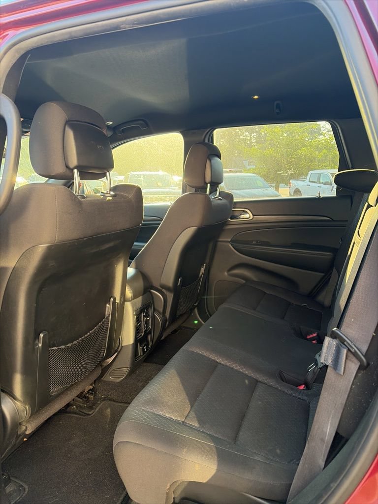 Used 2019 Jeep Grand Cherokee Laredo w/ Security & Convenience Group AWD/4WD image 11