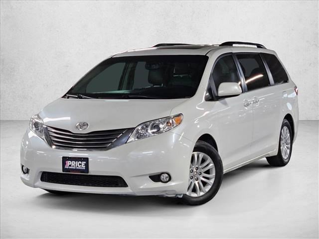 Used 2017 Toyota Sienna XLE w/ XLE Navigation Package image 1