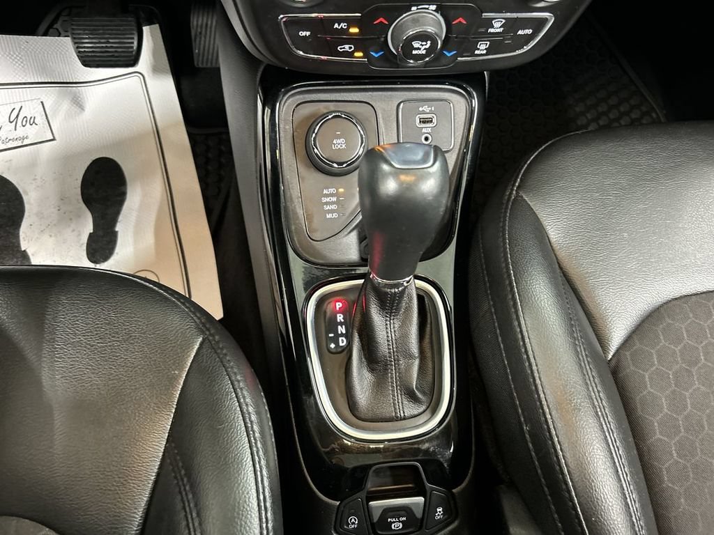 Used 2021 Jeep Compass Latitude w/ Sun and Sound Group AWD/4WD image 17