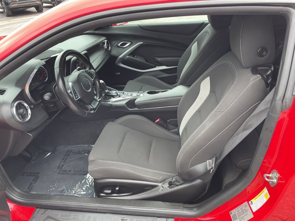 Used 2018 Chevrolet Camaro LT w/ Technology Package RWD image 4