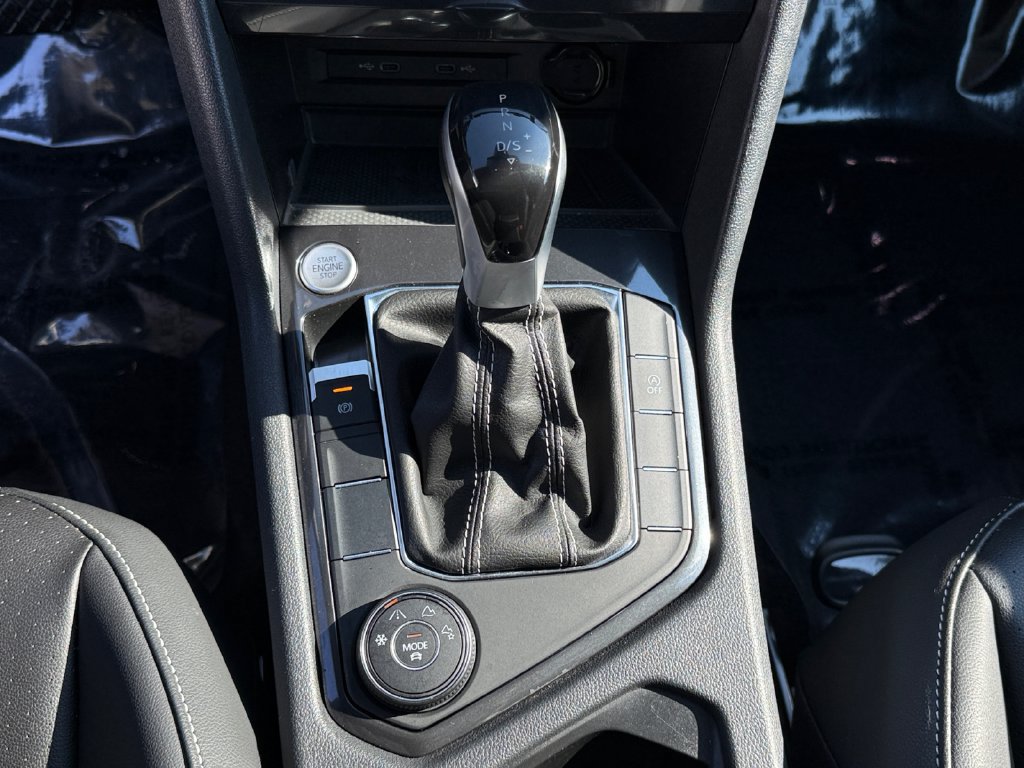 Used 2024 Volkswagen Tiguan SE AWD/4WD image 19