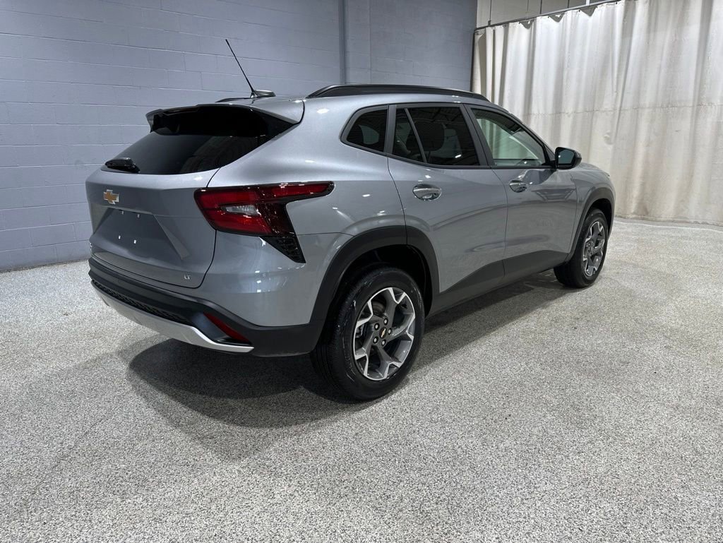 Used 2026 Chevrolet Trax LT w/ Driver Confidence Package FWD image 3