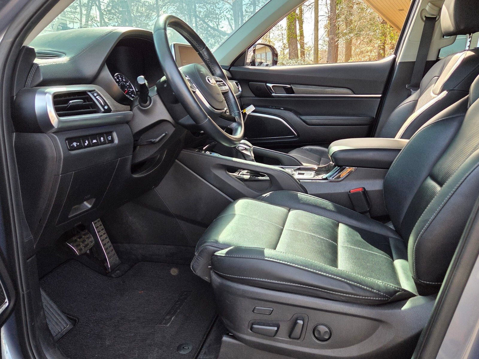 Used 2021 Kia Telluride SX w/ Nightfall Edition Package AWD/4WD image 3