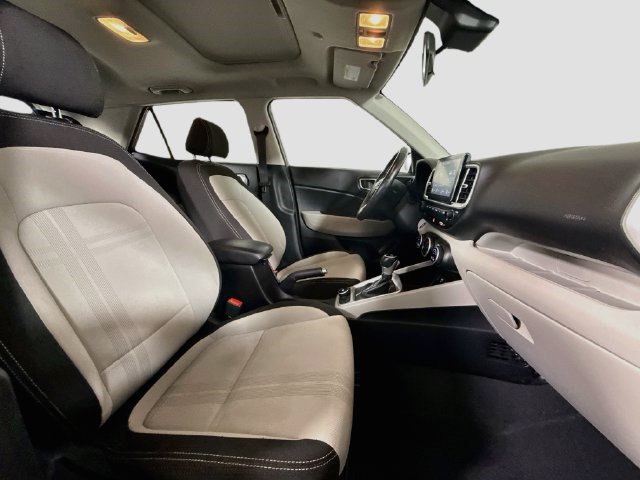 Used 2024 Hyundai Venue SEL FWD image 28