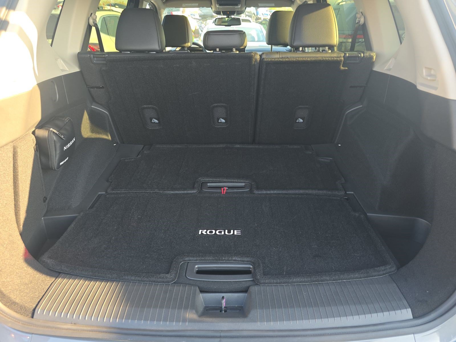 Used 2025 Nissan Rogue SL AWD/4WD image 24