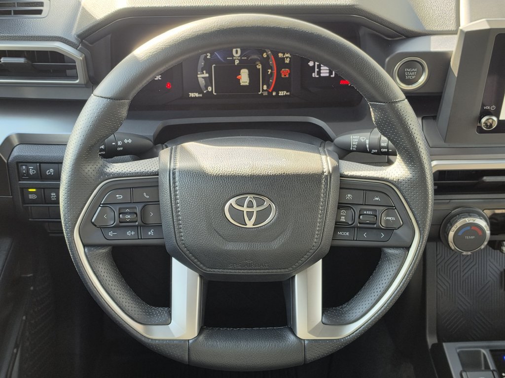 Used 2025 Toyota 4Runner SR5 AWD/4WD image 14
