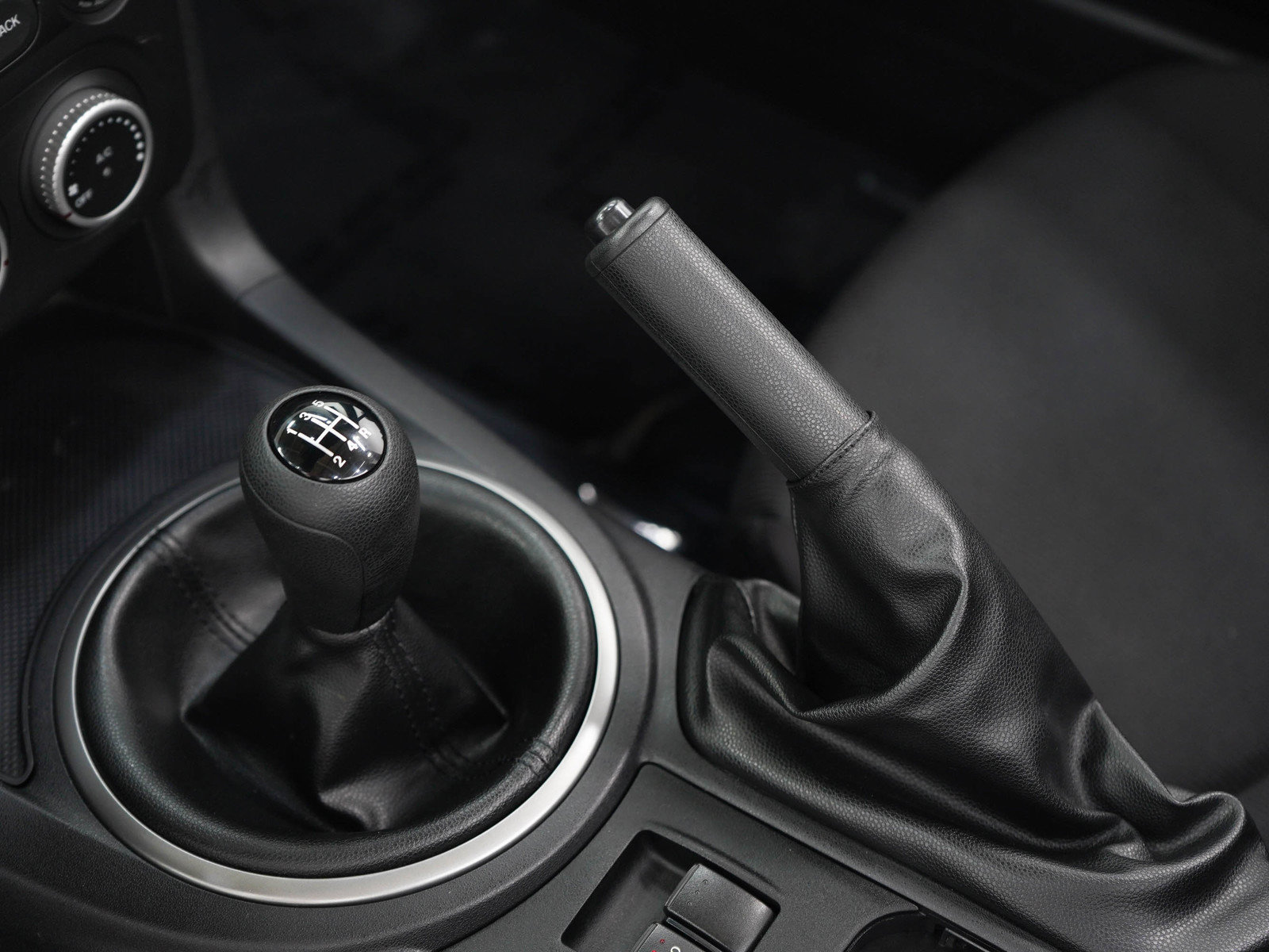 Used 2011 MAZDA MX-5 Miata Sport RWD image 18