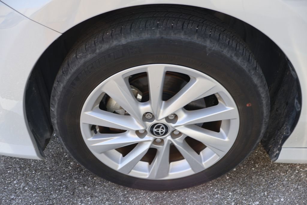 Used 2024 Toyota Camry LE w/ Convenience Package FWD image 4