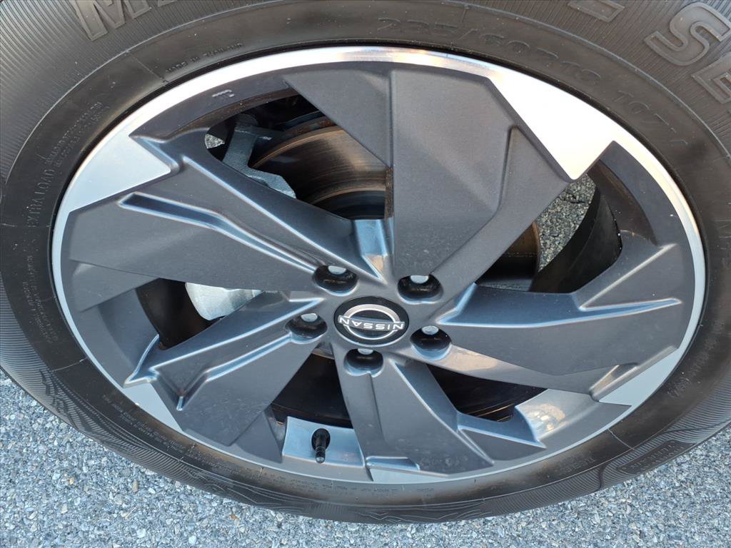 Used 2024 Nissan Rogue SV FWD image 11