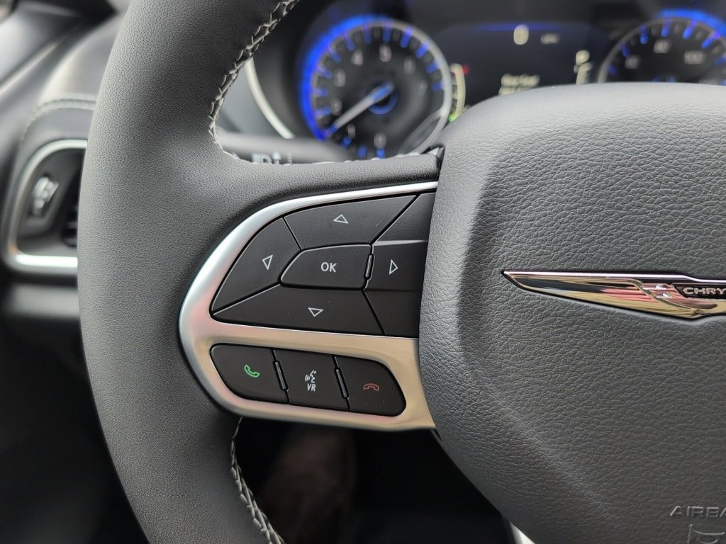 New 2026 Chrysler Pacifica Limited image 29