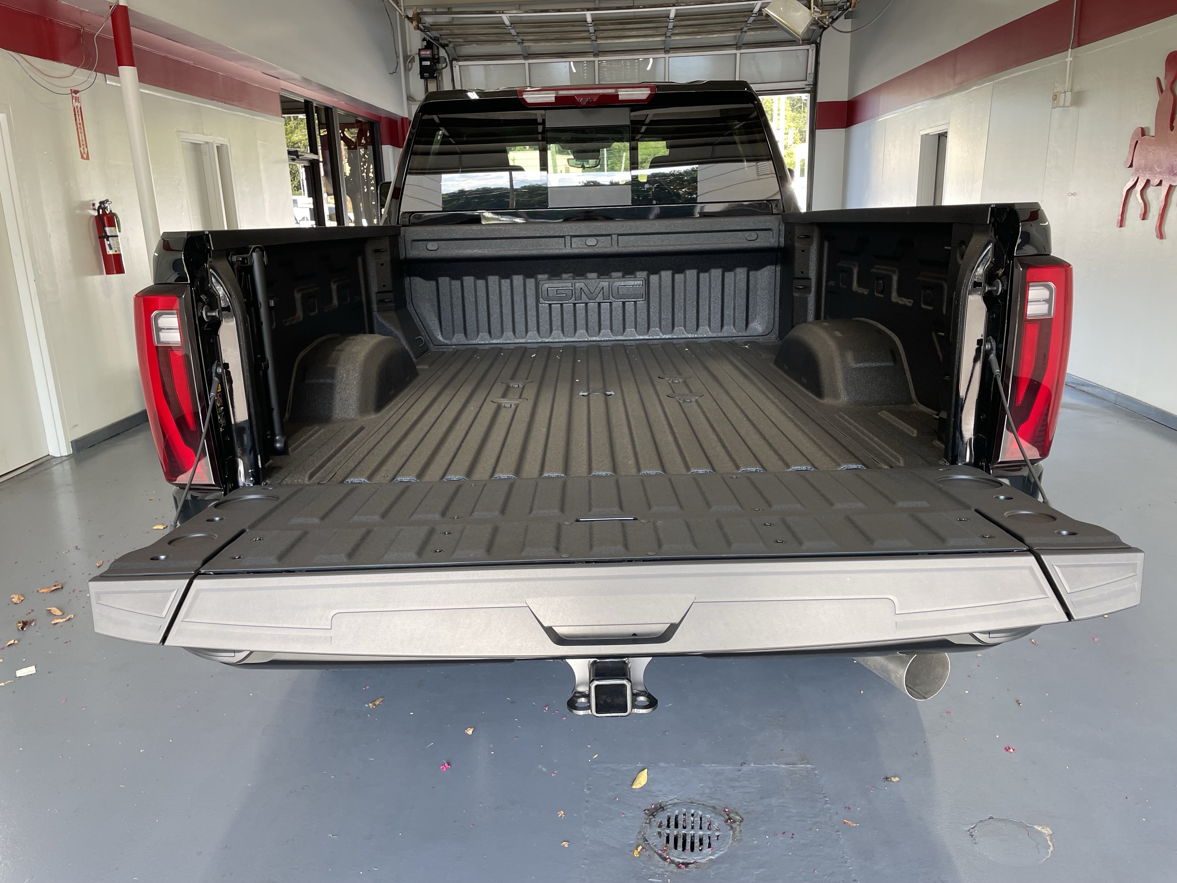 New 2026 GMC Sierra 2500 Denali w/ Denali Reserve Package AWD/4WD image 8