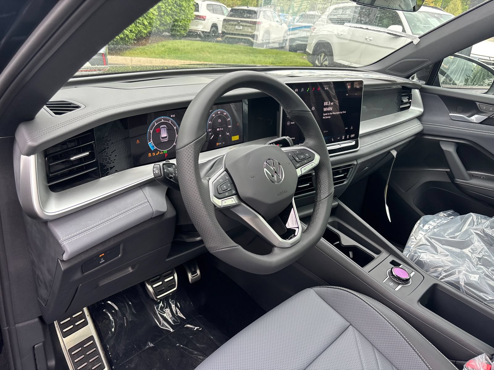 New 2026 Volkswagen Tiguan SE R-Line FWD image 9