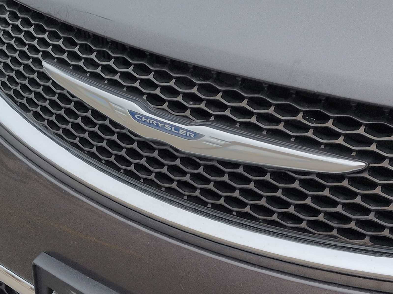 Used 2018 Chrysler Pacifica Touring Plus image 11