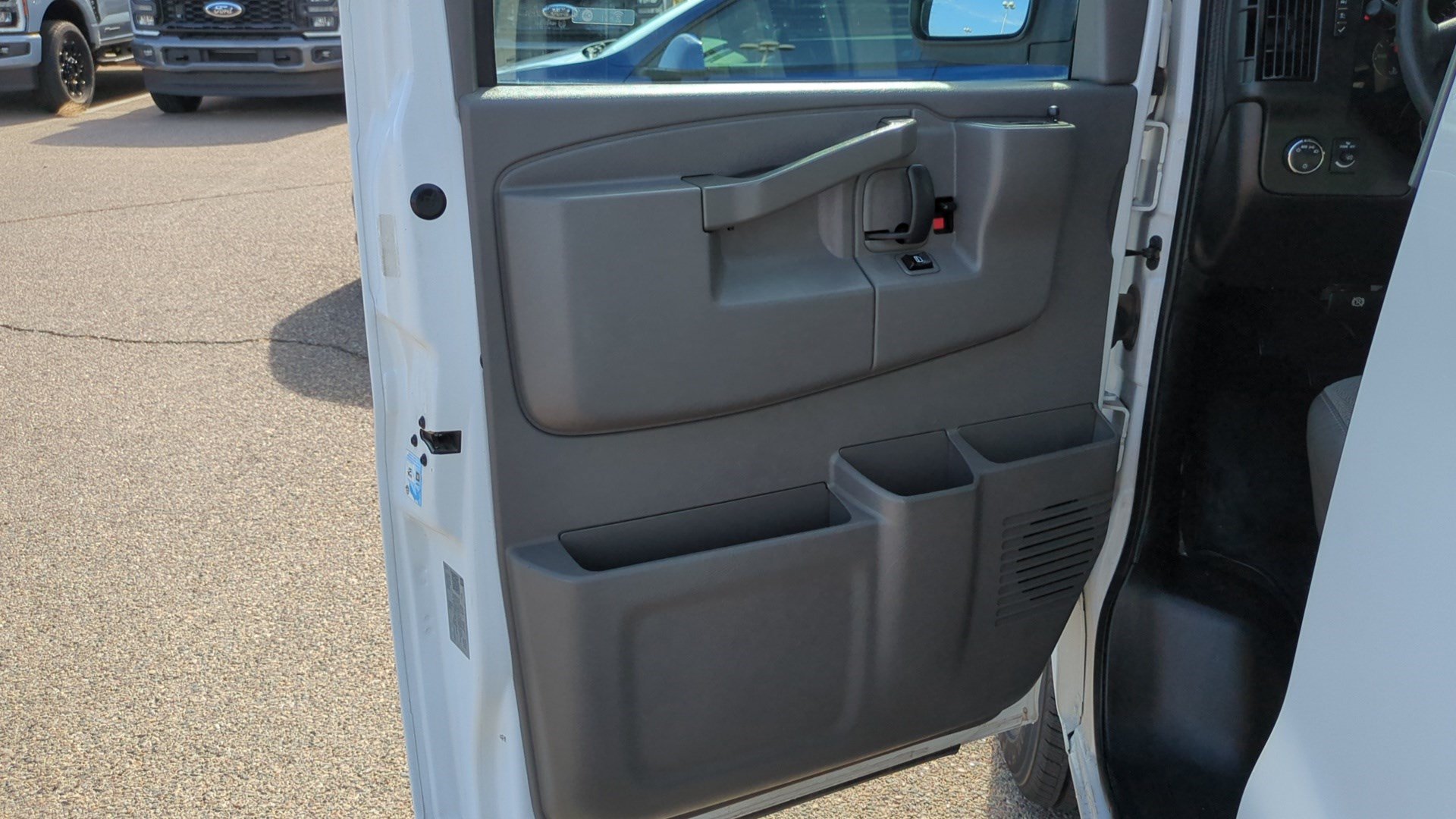 Used 2019 Chevrolet Express 2500 LT w/ LT Preferred Equipment Group RWD image 11